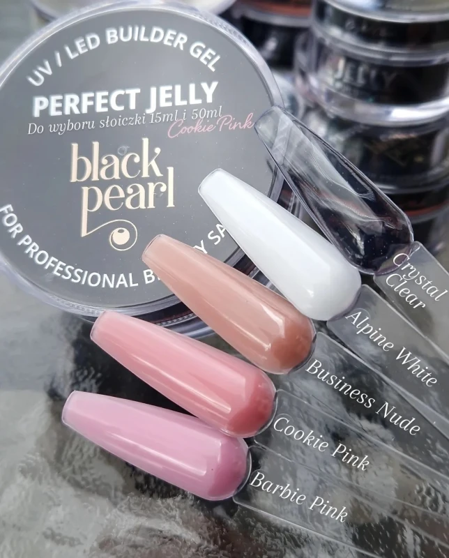 manicure różowy delikatny efekt