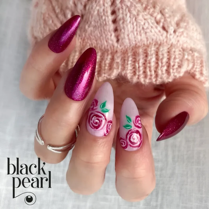 elegancki manicure wiśniowy lakier