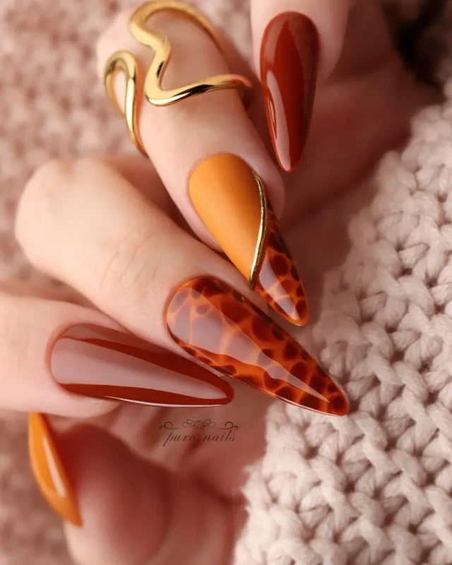 elegancki manicure brązowy nude paznokcie