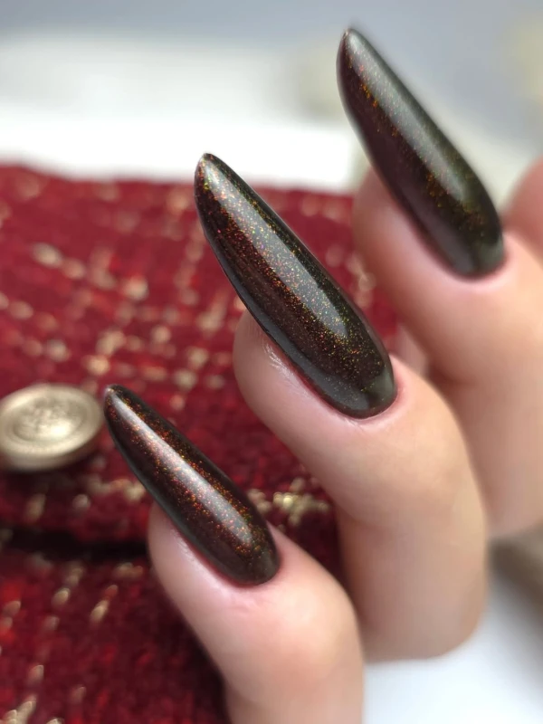 manicure hybrydowy czarny glow nails