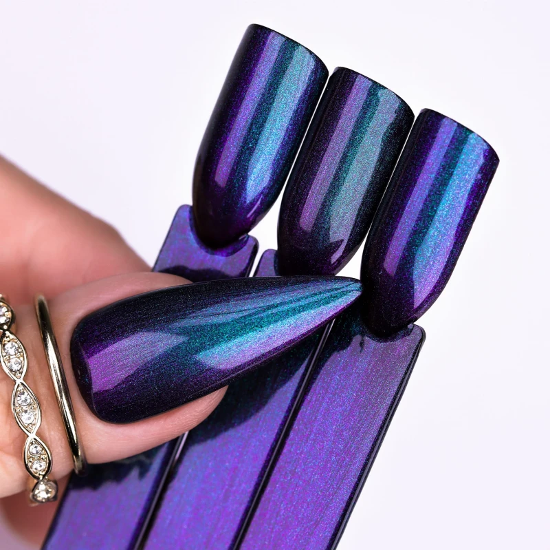 paznokcie efekt zmiany koloru kameleon manicure