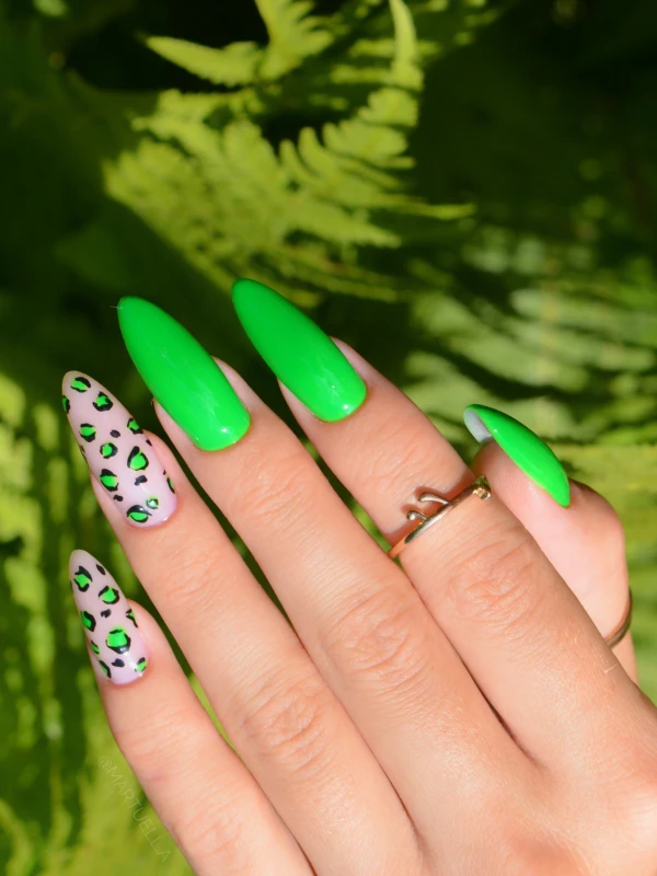 manicure hybrydowy neonowy zielony lato