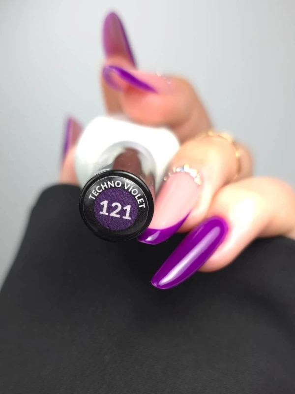 manicure hybrydowy fioletowy głęboki kolor