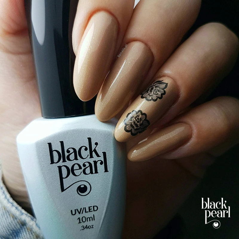 manicure hybrydowy subtelny sparkle efekt