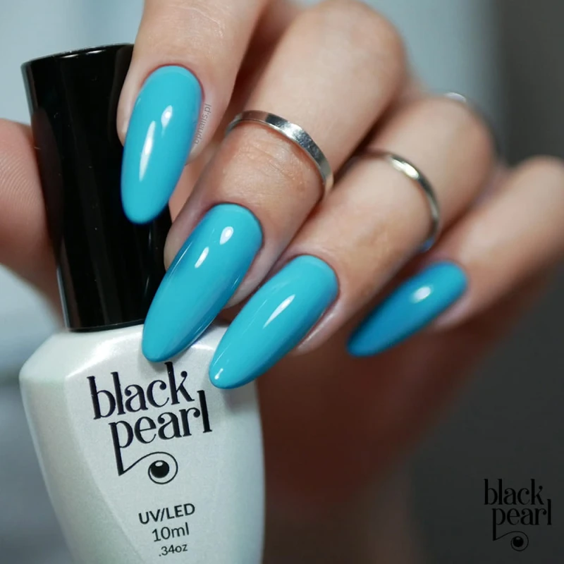 manicure hybrydowy turkusowo niebieski