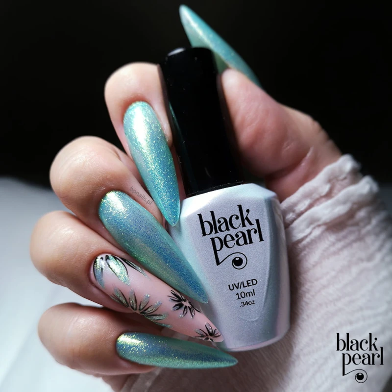 naturalne paznokcie pastelowy kolor hybryda