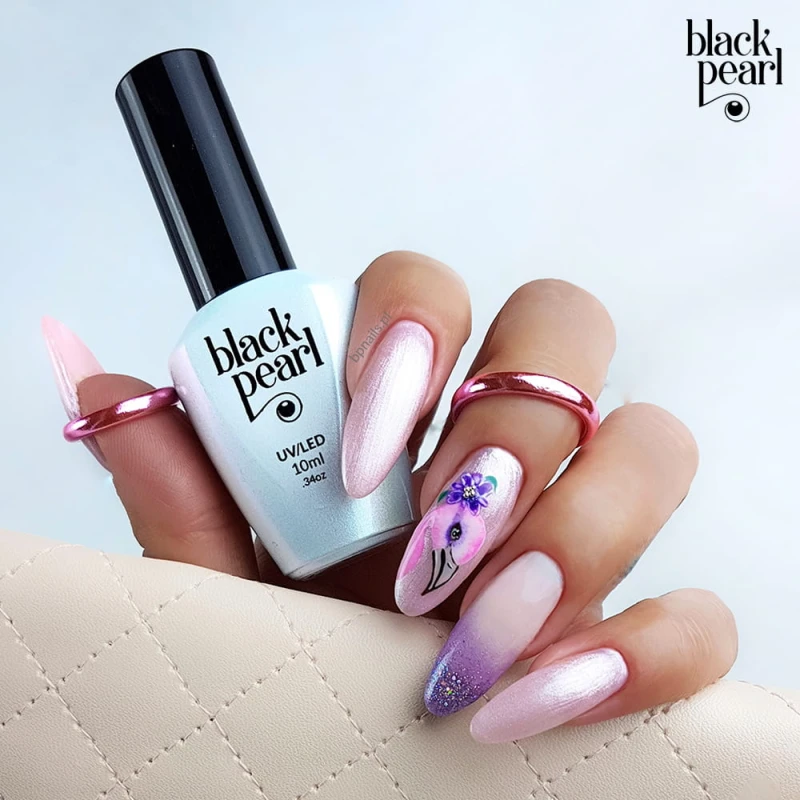 manicure ślubny nude różowy delikatny