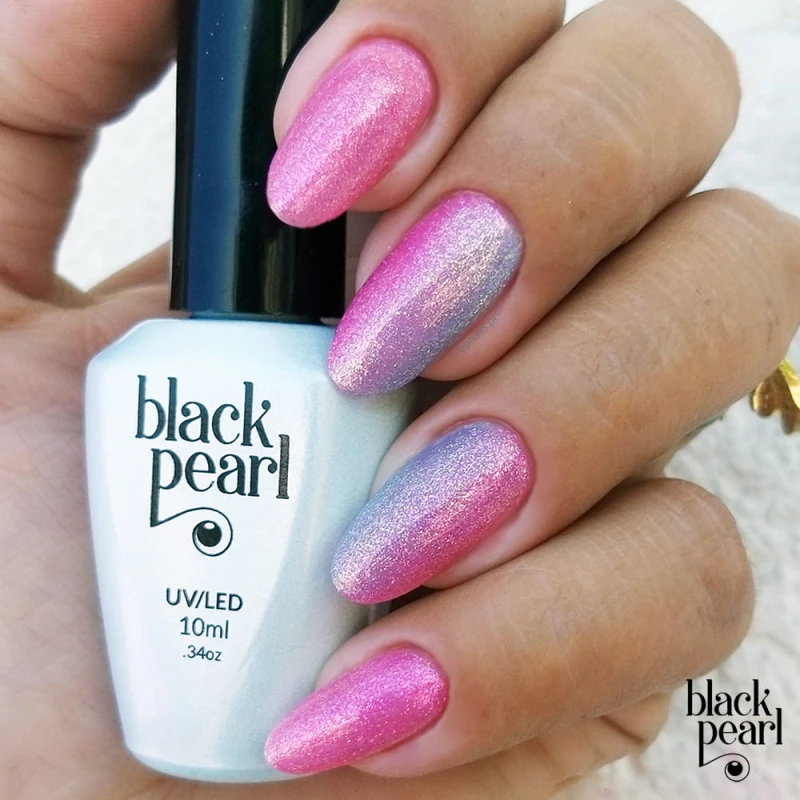 manicure różowy glow efekt
