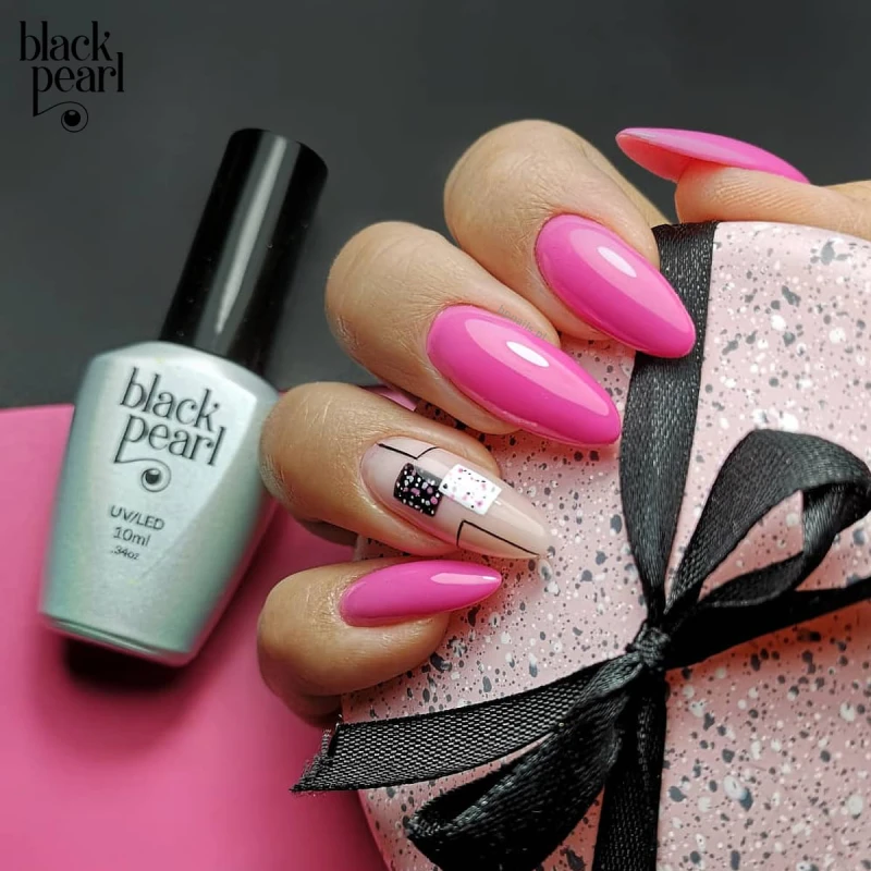 manicure różowy wyrazisty efekt