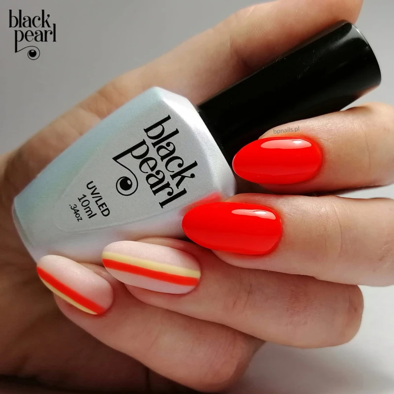 manicure pomarańczowy intensywny efekt