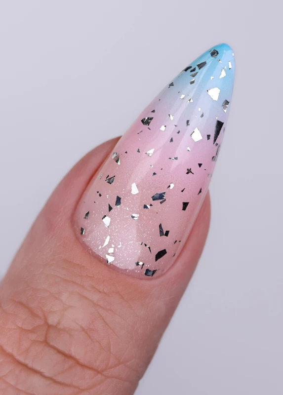 paznokcie srebrne glamour stylizacja hybrydowa