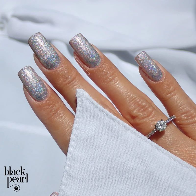 paznokcie srebrne holograficzne stylizacja