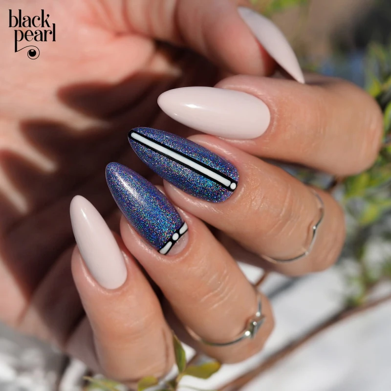 paznokcie niebieskie holograficzne stylizacja