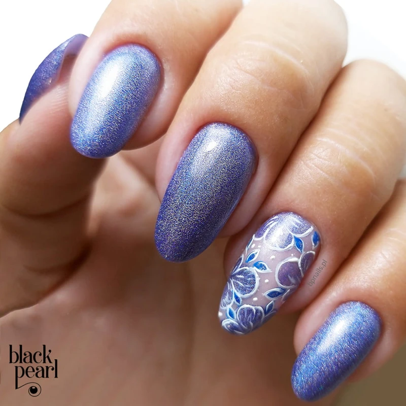 granatowe paznokcie z drobinkami holograficznymi