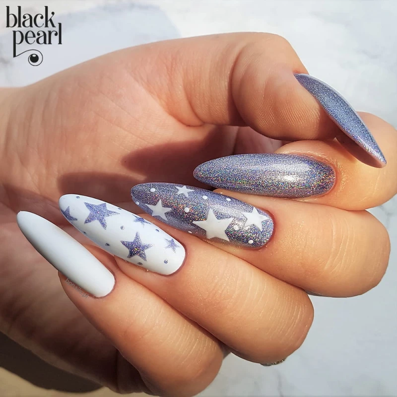 paznokcie błękitne holograficzne stylizacja