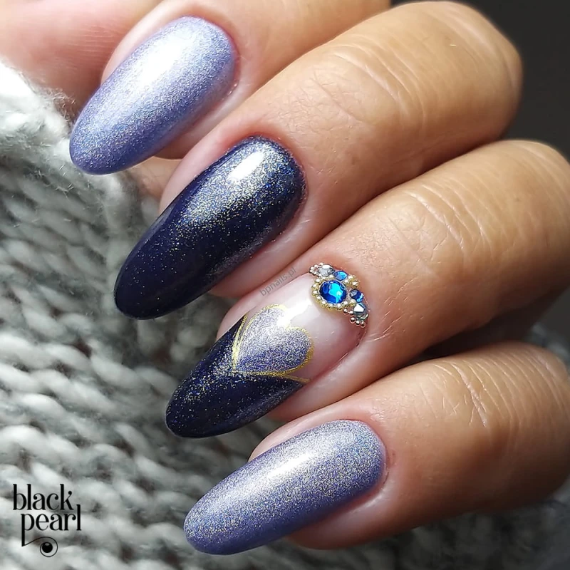 manicure błękitny efekt holo paznokcie