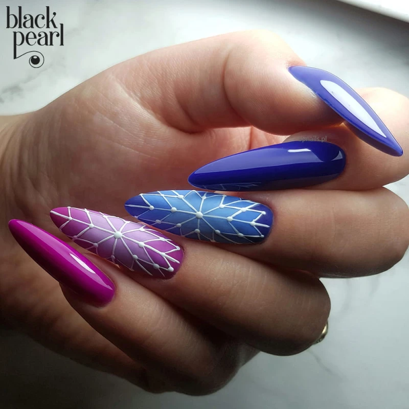 morskie granatowe paznokcie hybrydowe