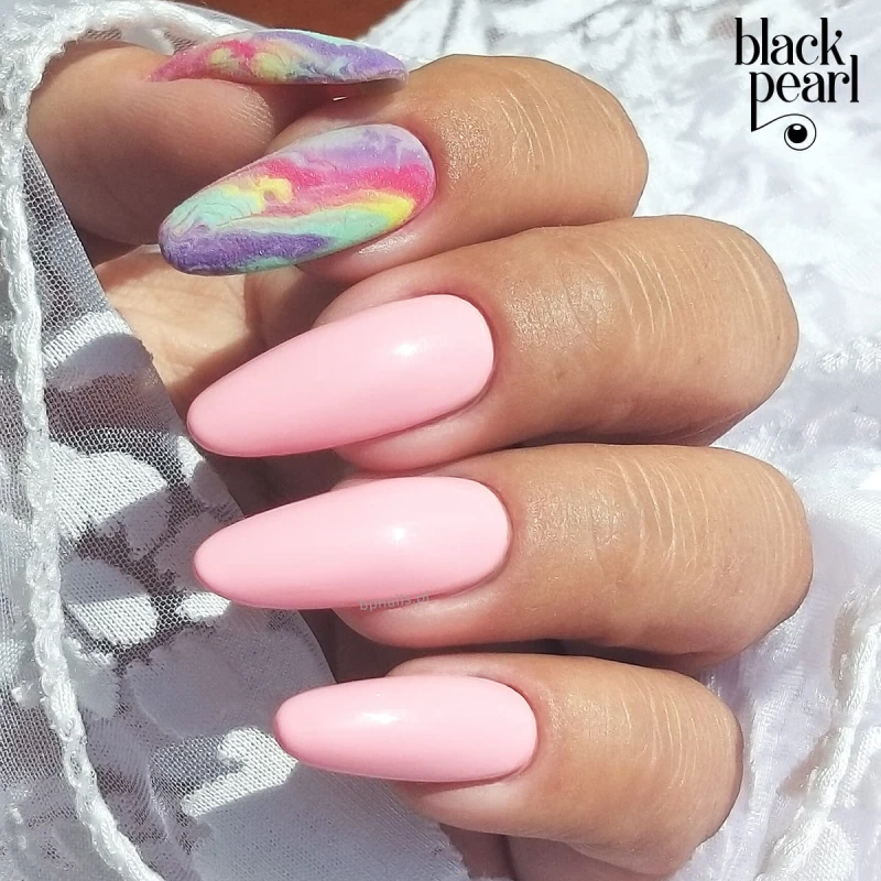 dziewczęcy manicure różowy paznokcie