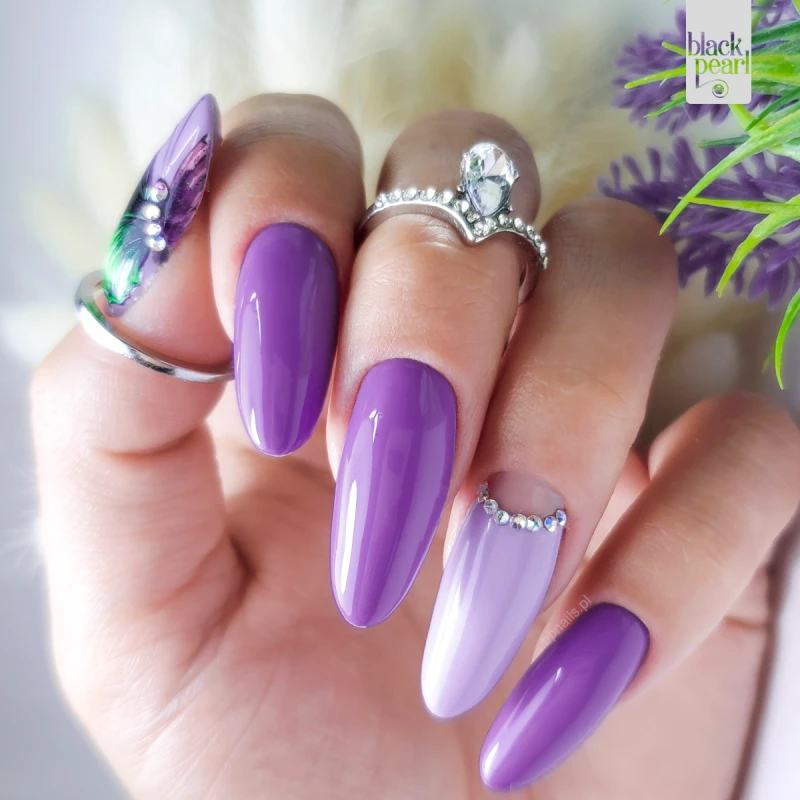 paznokcie purpurowe velvet purple stylizacja