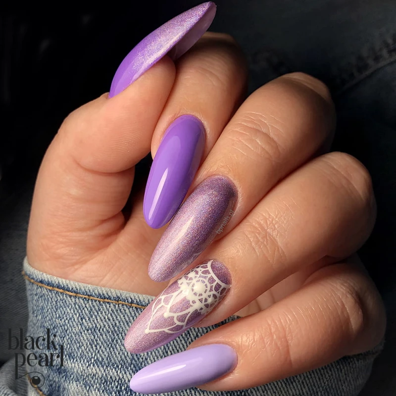intensywny manicure fioletowy paznokcie