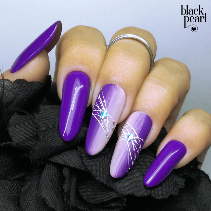 żywy fiolet paznokcie hybrydowe