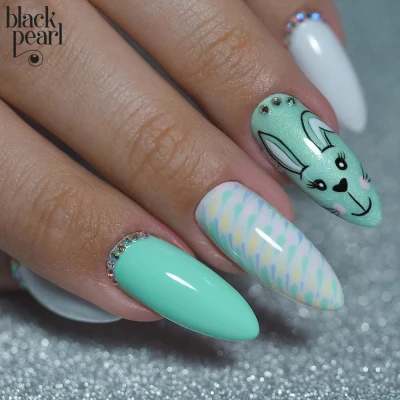 pastelowy manicure miętowy paznokcie