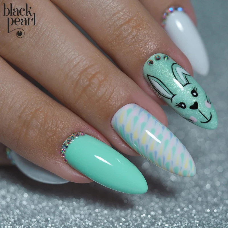 pastelowy manicure miętowy paznokcie