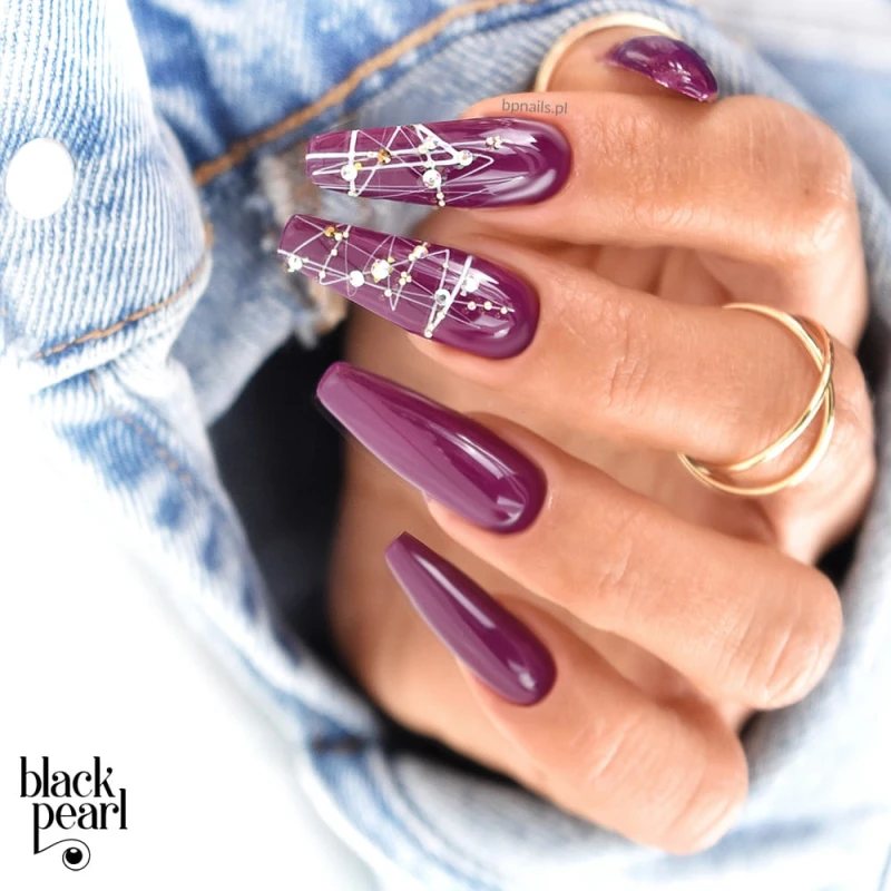 paznokcie śliwkowe just plum stylizacja