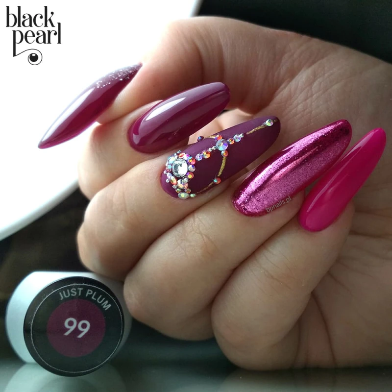 intensywna śliwka paznokcie hybrydowe