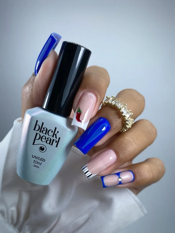 paznokcie niebieskie blue jeans stylizacja