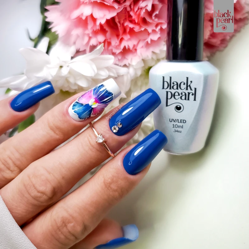 intensywny manicure niebieski paznokcie