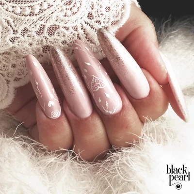 paznokcie nude milky way stylizacja