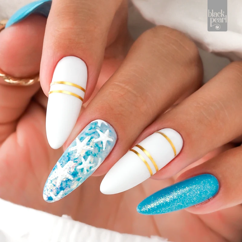 klasyczny manicure biały paznokcie