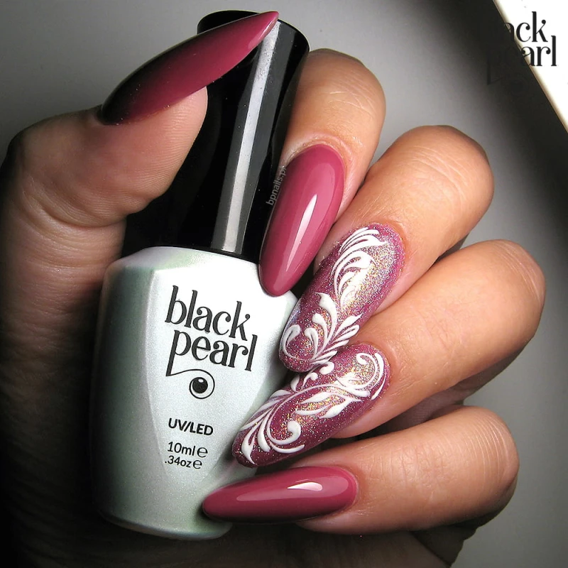 elegancki manicure fioletowy paznokcie