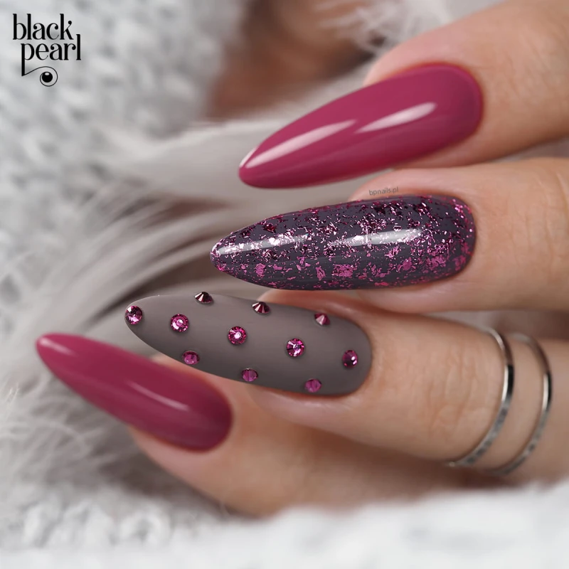 purpurowe paznokcie hybrydowe