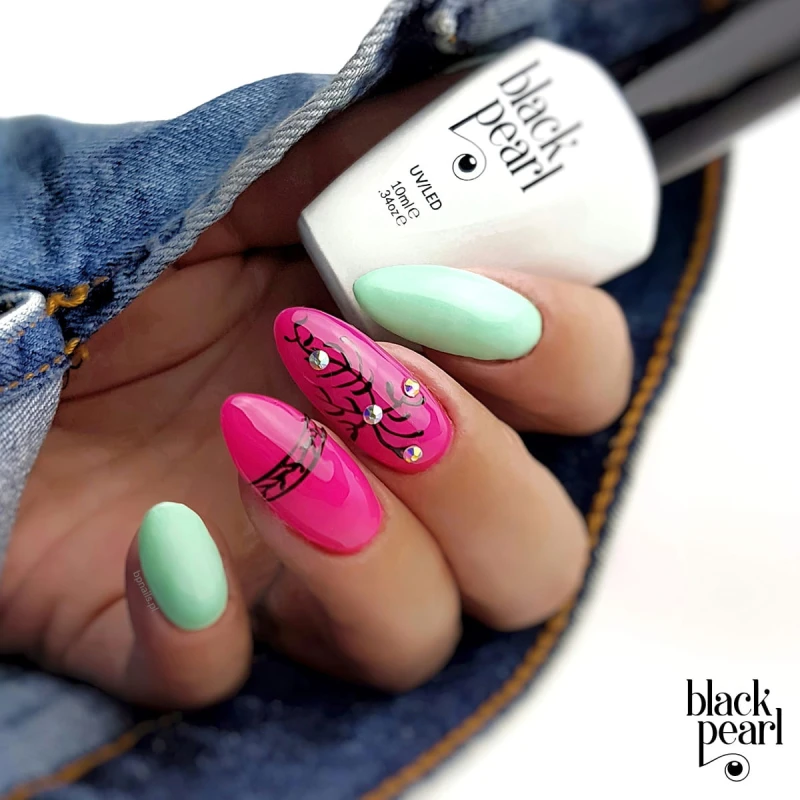 paznokcie neonowe pink shock stylizacja