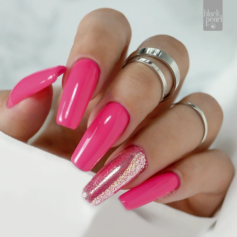 paznokcie delikatne różowe blush stylizacja