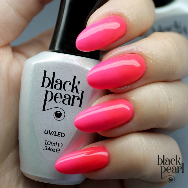 lekko neonowe różowe paznokcie hybrydowe