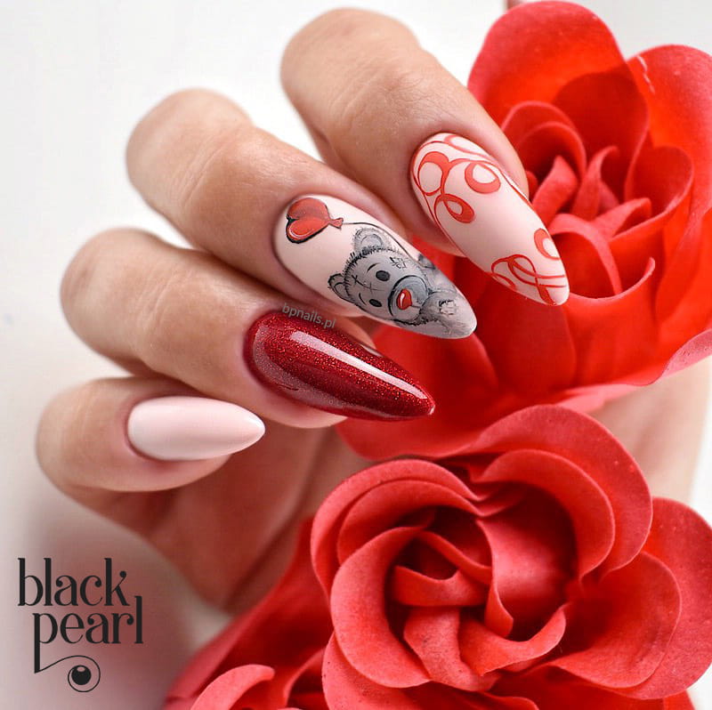 naturalny manicure beżowy paznokcie